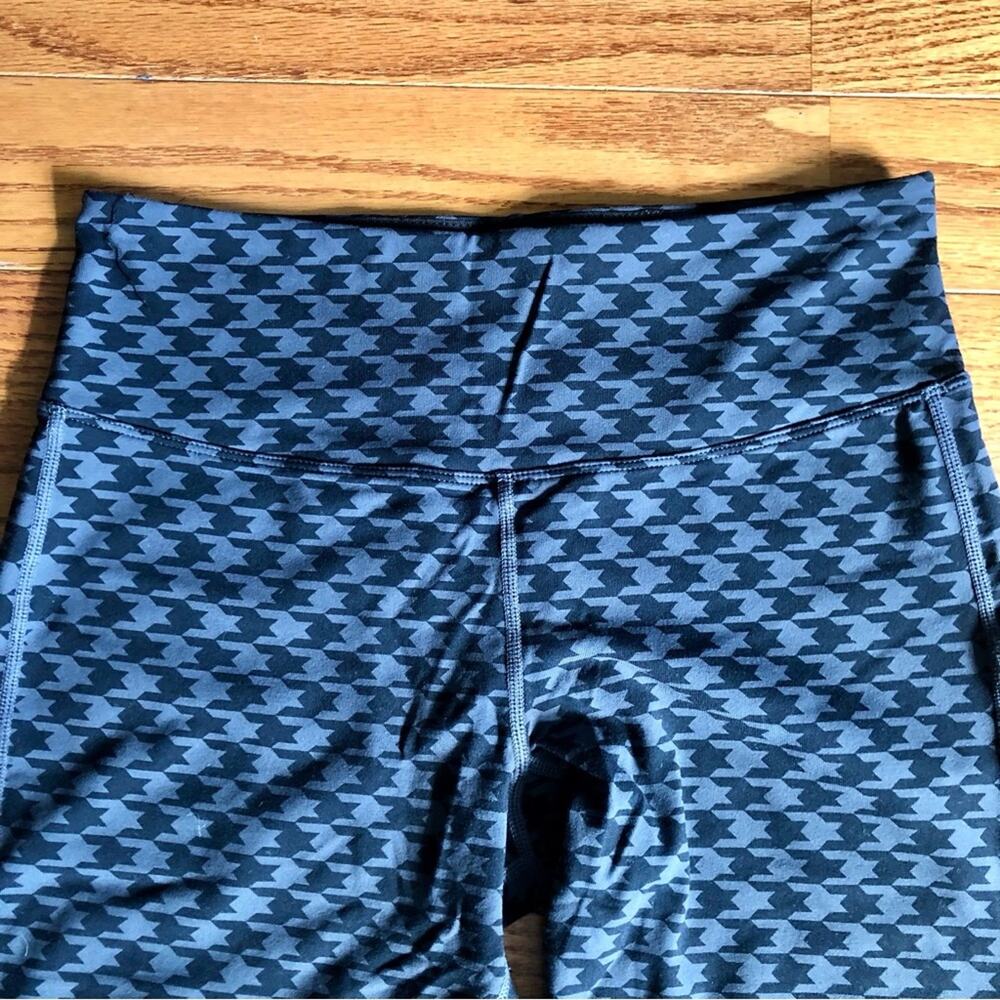 Zella Houndstooth Casual Athleisure Gray Black Leggings Women’s Size Small NWOT - Picture 3 of 8